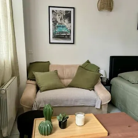 Le Cactus, Proche De La Gare