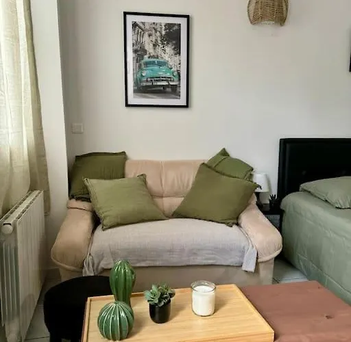 Le Cactus, Proche De La Gare